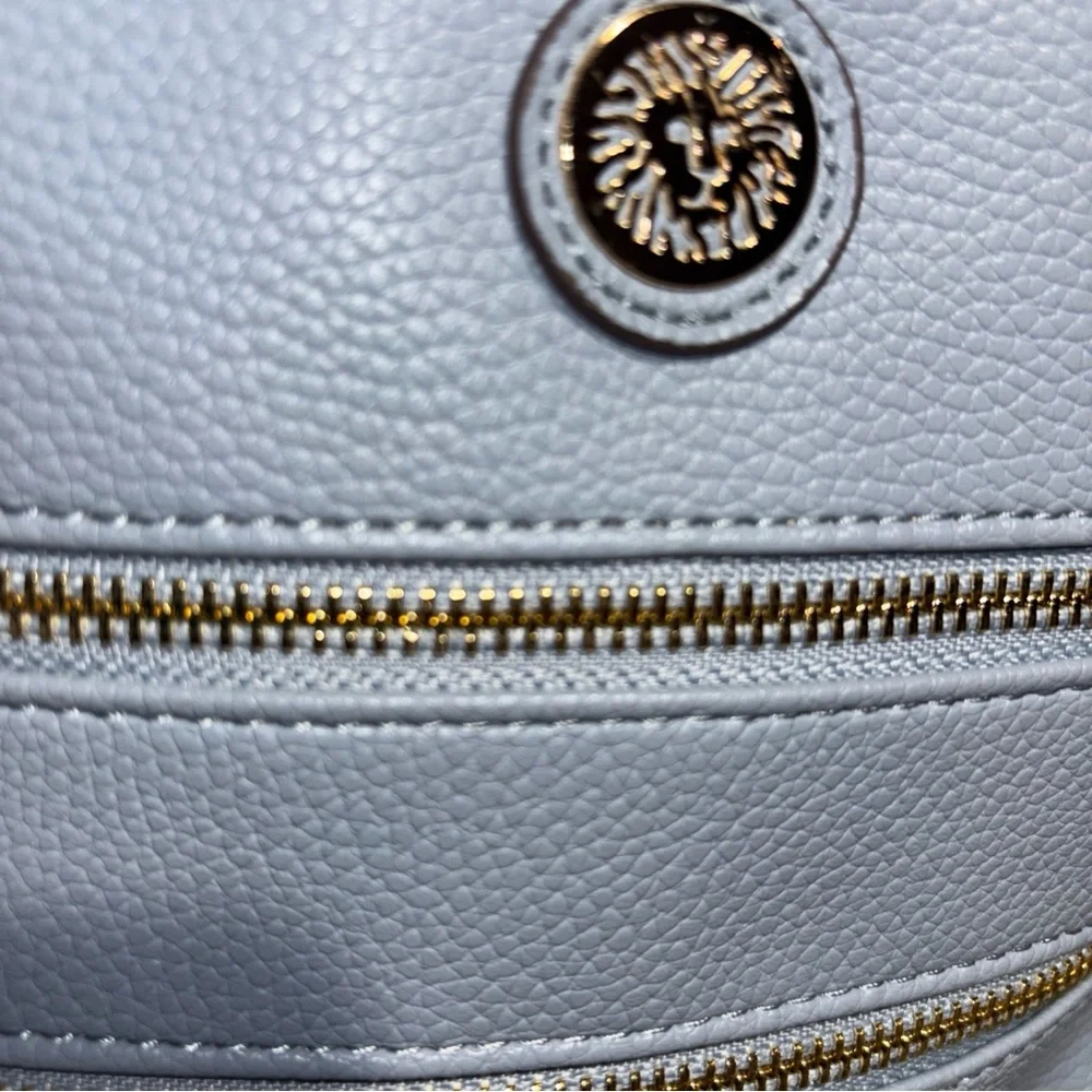 Anne Klein AK Traveler Crossbody bag in baby blue - Picture 4 of 10